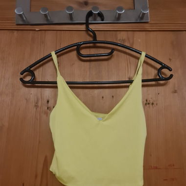 Top jaune