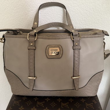 Guess Tasche Grau