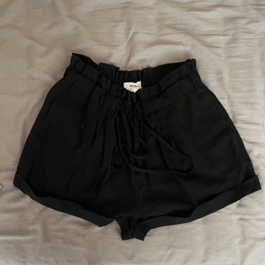 kurze Stoffhosen