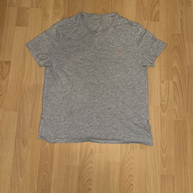 Graues Guess T-Shirt 