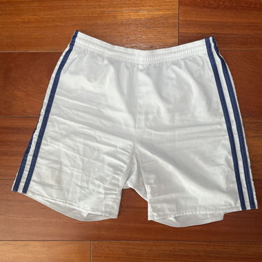 Weisse adidas-Shorts
