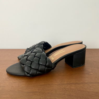 Black mules, 39