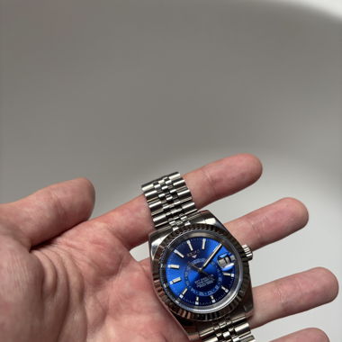 Seikdweller mit blauem Zifferblatt