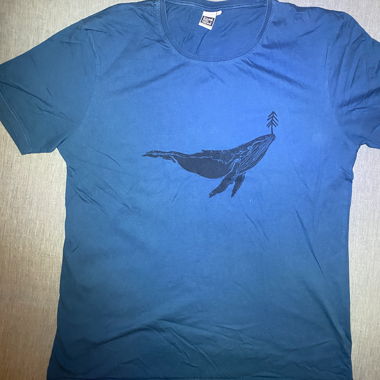 T-shirt bleu avec baleine