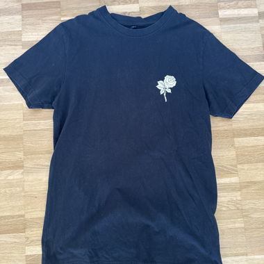 T-shirt blu navy e rosa