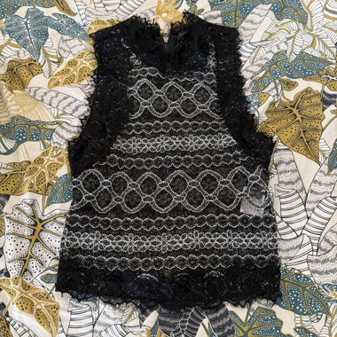 Top nero in pizzo