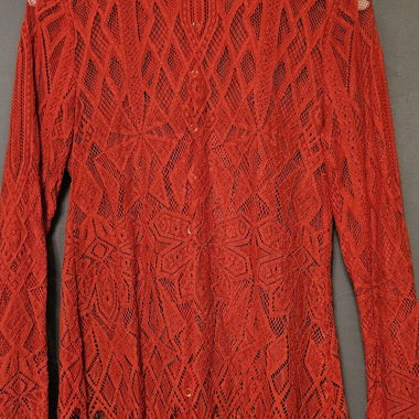 Blouse en dentelle rouge