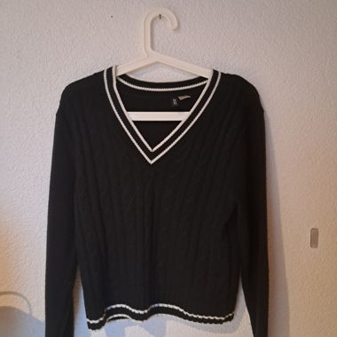 Maglione nero scollo a V S