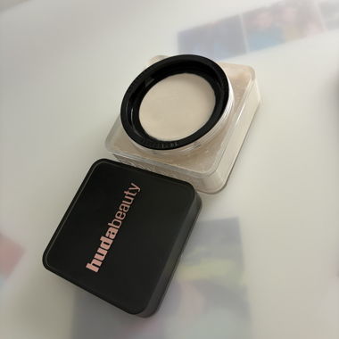Huda Beauty Loose Powder