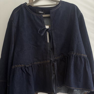 Jeansjacke/-hemd mit Rundhalsausschnitt