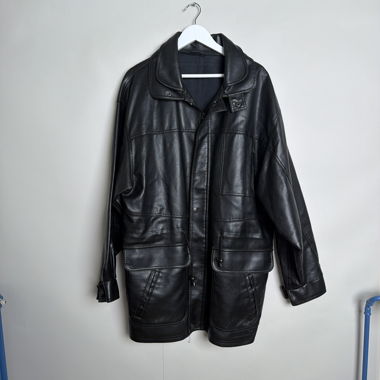 Schwarze Jacke aus Kunstleder