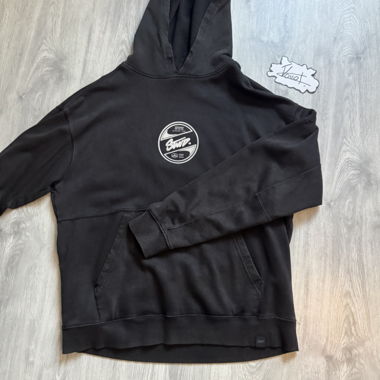 Pull noir Stwd