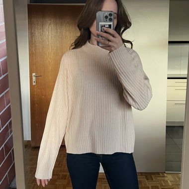 Maglione coste rosa chiaro in acrilico