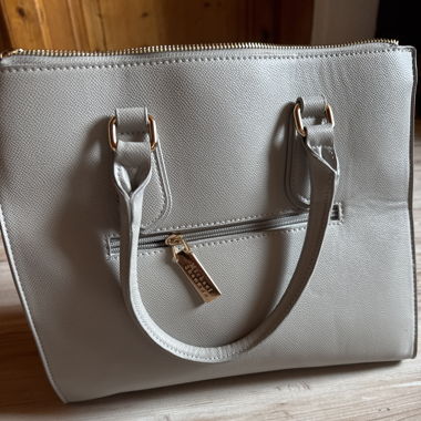 Handtasche oder Umhängetasche