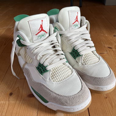 Nike SB Air Jordan 4 in pine green