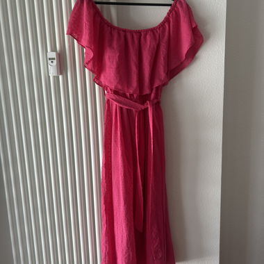 Helles Pinke Schulterfreie Zara-Kleid