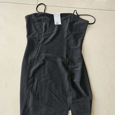 Kleid. SCHWARZ 