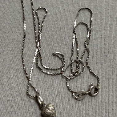 Catenina in oro 18k con ciondolo a forma di cuore