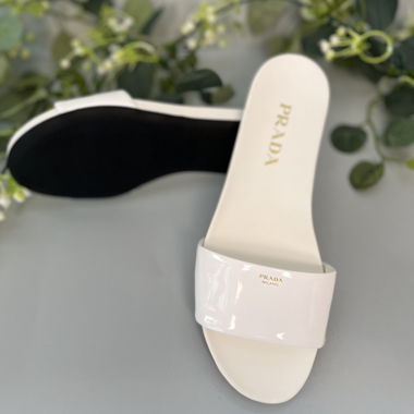 Prada White Patent Leather Slides Schuhe 38 neu