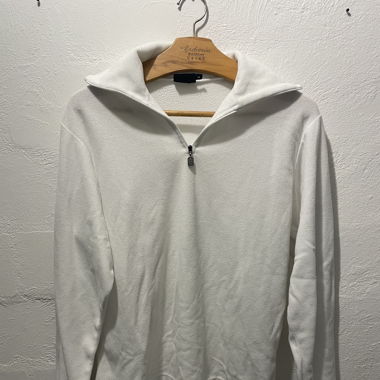 white fleece sweather