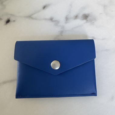 Porta carte compatto blu con bottone a pressione