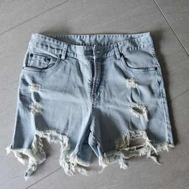 Shorts in Denim Destroyed