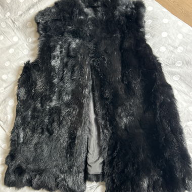 Chic Black Fur Gilet 