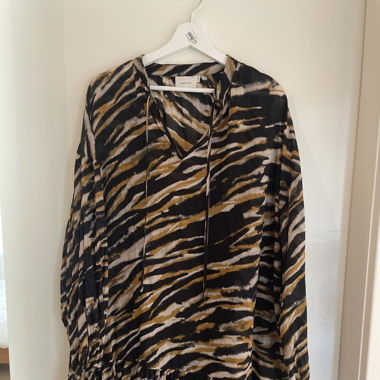 GESTUZ leichtes Kleid