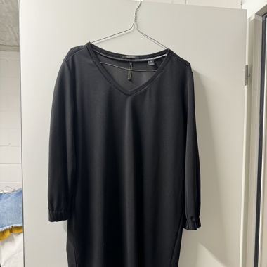 Schwarzes Kleid 