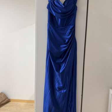 Royalblaues Kleid