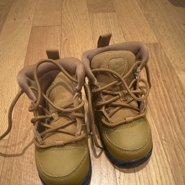 Nike Baby Stiefel 22Grösse