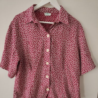 Almost vintage Red floral short-sleeve blouse