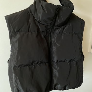 Black Cropped Puffer Vest