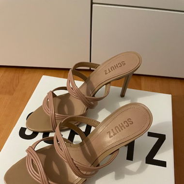 Beige Leder Mules von Schutz