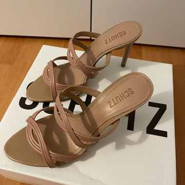 Beige Leder Mules von Schutz
