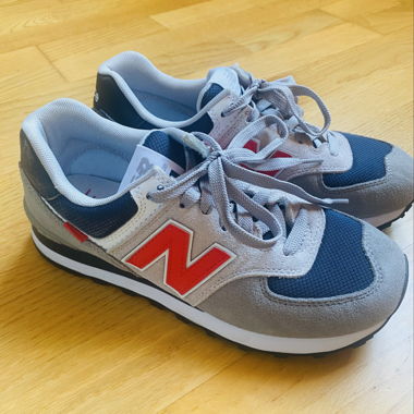 Graue New-Balance-Sneaker