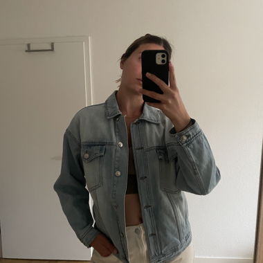 Bella giacca di jeans chiara
