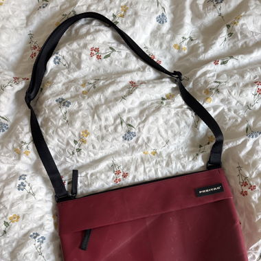 Freitag F553 LOU bordeauxrot