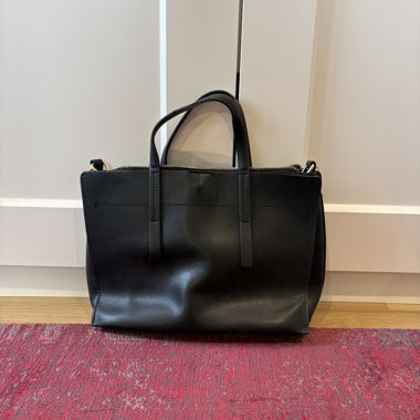 Sac à main noir élégant - porté main ou épaule