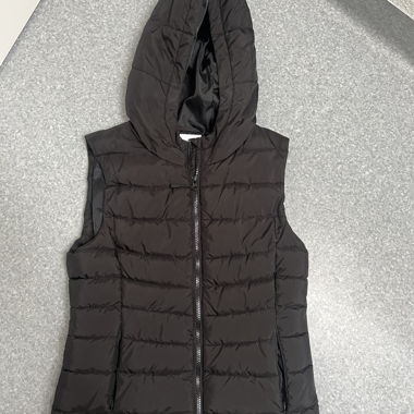 Gilet imbottito nero con cappuccio