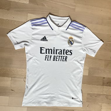 Real Madrid 22/23 Home Jersey