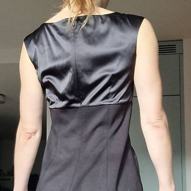 Schwarzes Kleid