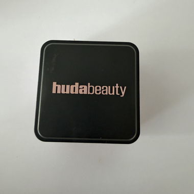 Huda Beauty Baking Powder