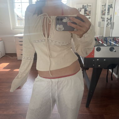 Haut vintage sans épaules en dentelle beige