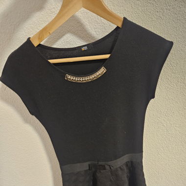 Schwarzes Kleid
