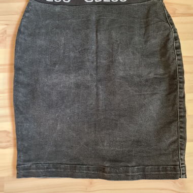 Jupe en jean GUESS taille 28