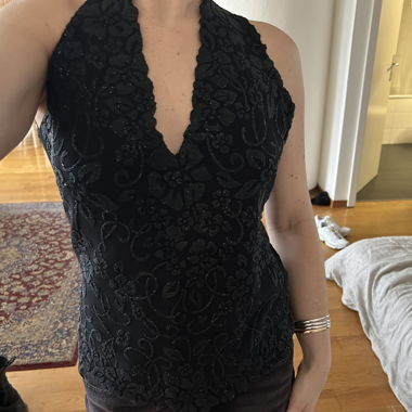 Top scollato sulla schiena vintage con perline