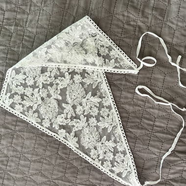 Lace Triangular Scarf