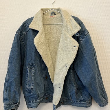 Denim jacket 