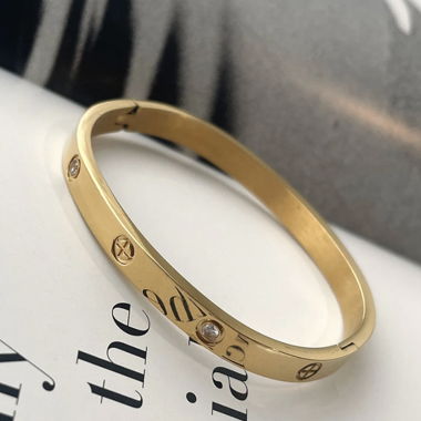 Gold rigid bracelet